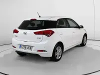 Usado Hyundai i20 90 CV (66 kW) 2015 Blanco Berlina