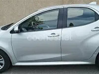 Usado Toyota Yaris 125 CV (91 kW) 2020 Gris / plata Berlina