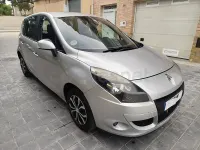 Usado Renault Scénic III Dynamique 130 CV (95 kW) 2011 Gris / plata Monovolumen