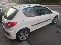 Usado Peugeot 206+ 70 CV (51 kW) 2011 Blanco Utilitario