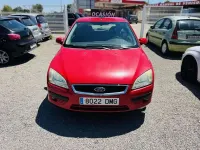Usado Ford Focus Trend 90 CV (66 kW) 2005 Rojo Utilitario