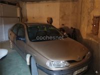Usado Renault Laguna 95 CV (69 kW) 1997 Beige Berlina