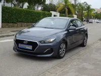 Usado Hyundai i30 120 CV (88 kW) 2018 Gris / plata Berlina