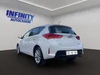 Usado Toyota Auris Active 124 CV (91 kW) 2015 Blanco Berlina