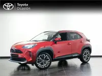 Usado Toyota Yaris Hybrid Style 130 CV (95 kW) 2024 Rojo