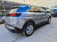 Usado Peugeot 3008 Active 130 CV (95 kW) 2020 Gris / plata SUV