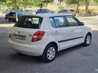 Usado Skoda Fabia 60 CV (44 kW) 2010 Blanco Berlina