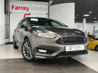 Usado Ford Focus ST-Line 125 CV (91 kW) 2017 Gris / plata Berlina