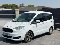 Usado Ford Tourneo Courier Trend 75 CV (55 kW) 2015 Blanco Monovolumen