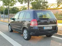 Usado Opel Zafira Cosmo 120 CV (88 kW) 2009 Gris / plata Monovolumen