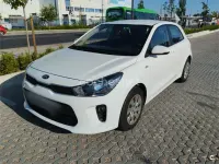 Usado Kia Rio 84 CV (61 kW) 2018 Blanco Berlina