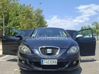 Usado Seat Leon Sport 102 CV (75 kW) 2005 Negro Utilitario