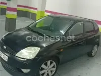 Usado Ford Fiesta Trend 100 CV (73 kW) 2004 Negro Utilitario