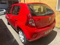 Usado Dacia Sandero Ambiance 75 CV (55 kW) 2008 Rojo Utilitario