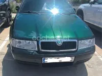 Usado Skoda Octavia Ambiente 90 CV (66 kW) 2002 Verde Berlina