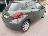 Usado Peugeot 208 75 CV (55 kW) 2016 Gris Utilitario