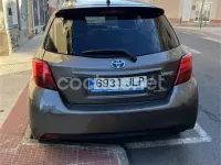 Usado Toyota Yaris Hybrid 100 CV (73 kW) 2016 Beige Berlina