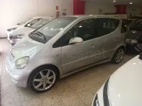 Usado Mercedes A210 140 CV (102 kW) 2003 Gris / plata Utilitario