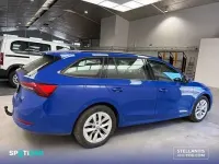 Usado Skoda Octavia Ambition 204 CV (150 kW) 2022 Azul Familiar