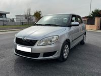 Usado Skoda Fabia Ambition 70 CV (51 kW) 2013 Gris / plata Familiar