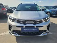 Usado Kia Stonic GT-Line 100 CV (73 kW) 2025 Gris / plata SUV