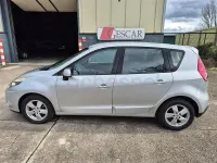 Usado Renault Scénic Dynamique 110 CV (80 kW) 2011 Gris / plata Monovolumen