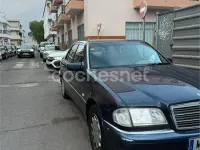Usado Mercedes C220 Elegance 125 CV (91 kW) 2000 Azul Berlina