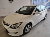 Usado Hyundai i30 Classic 109 CV (80 kW) 2011 Blanco Berlina