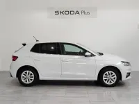 Usado Skoda Fabia Selection 95 CV (69 kW) 2024 Blanco Utilitario