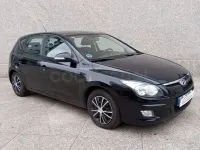Usado Hyundai i30 Comfort 90 CV (66 kW) 2010 Negro Berlina