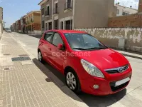Usado Hyundai i20 Comfort 100 CV (73 kW) 2011 Rojo Utilitario