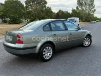 Usado VW Passat Conceptline 100 CV (73 kW) 2002 Verde Berlina