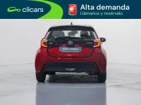Usado Toyota Yaris Hybrid Active 75 CV (55 kW) 2022 Rojo