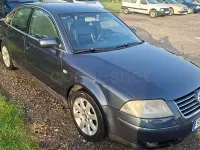 Usado VW Passat Highline 130 CV (95 kW) 2003 Gris / plata Berlina