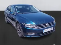 Usado VW Passat Executive 150 CV (110 kW) 2021 Azul Berlina