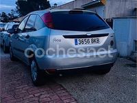 Usado Ford Focus Trend 90 CV (66 kW) 2001 Gris / plata Berlina