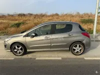 Usado Peugeot 308 Access 98 CV (72 kW) 2013 Gris / plata Berlina