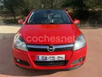 Usado Opel Astra Cosmo 150 CV (110 kW) 2005 Rojo Berlina