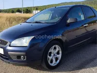 Usado Ford Focus Ghia 109 CV (80 kW) 2006 Azul Berlina