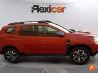 Usado Dacia Duster Essentiel 100 CV (73 kW) 2024 Naranja SUV