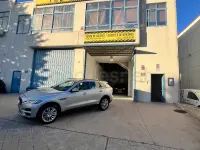 Usado Jaguar E-Pace R-Dynamic 150 CV (110 kW) 2018 Gris / plata SUV