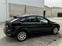 Usado Ford Focus Trend 100 CV (73 kW) 2008 Negro Berlina
