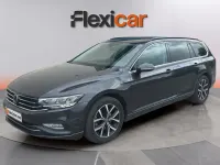Usado VW Passat 122 CV (89 kW) 2022 Gris Familiar
