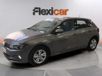 Usado VW Polo Advance 75 CV (55 kW) 2018 Gris Utilitario