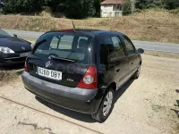 Usado Renault Clio II Dynamique 65 CV (47 kW) 2004 Negro Berlina