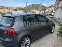 Usado VW Golf V Highline 105 CV (77 kW) 2007 Gris / plata Berlina