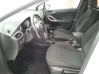 Usado Opel Astra Selective 110 CV (80 kW) 2019 Blanco Familiar