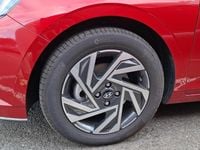 Usado Hyundai i20 Blackline 100 CV (73 kW) 2025 Rojo dragón (techo negro) Utilitario