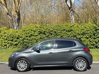 Usado Peugeot 208 Allure 100 CV (73 kW) 2017 Gris / plata Utilitario