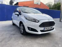 Usado Ford Fiesta Trend 100 CV (73 kW) 2014 Blanco Utilitario
